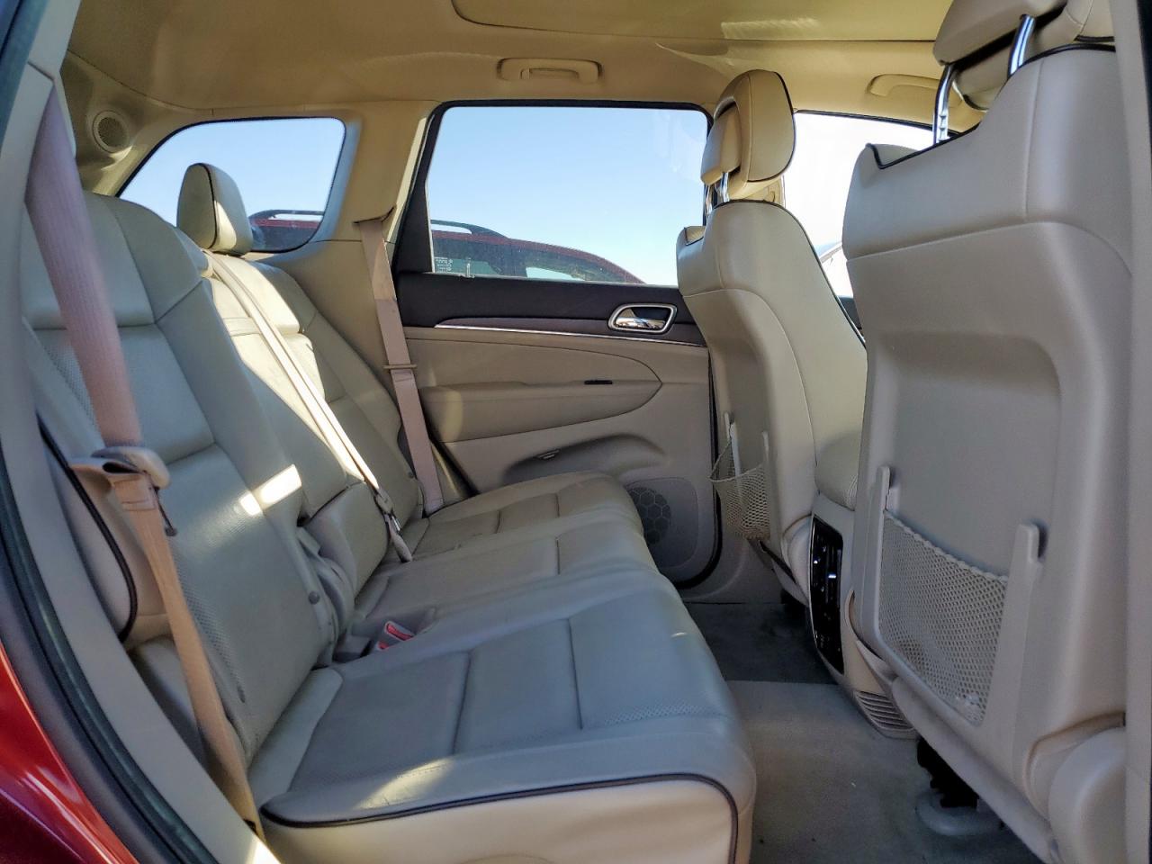 Jeep Grand Cherokee Overland Image 14