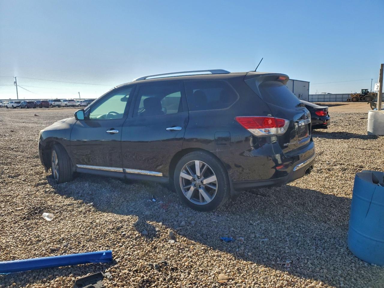 Nissan Pathfinder S Image 2