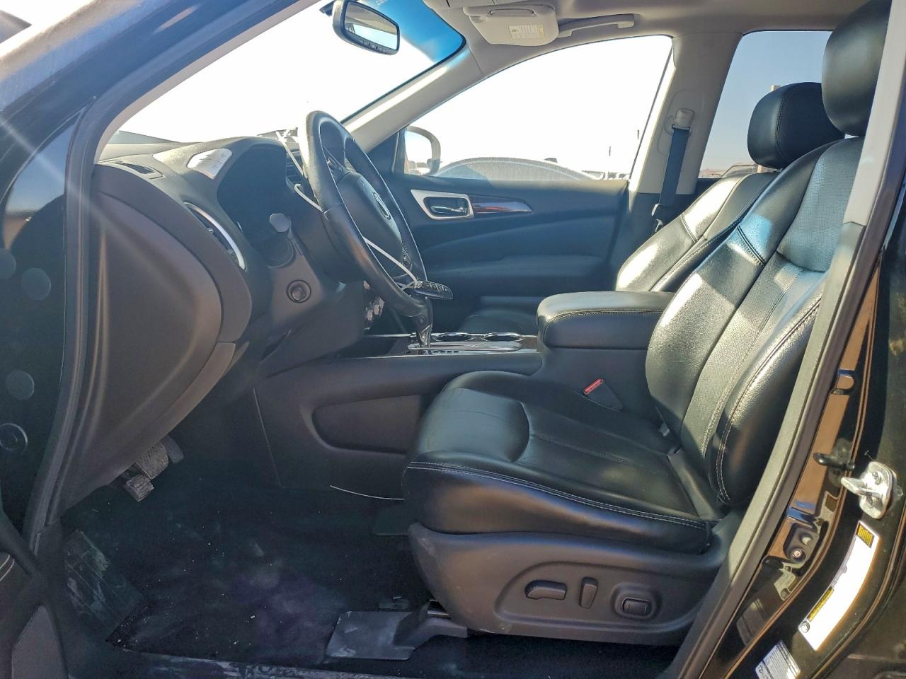 Nissan Pathfinder S Image 7