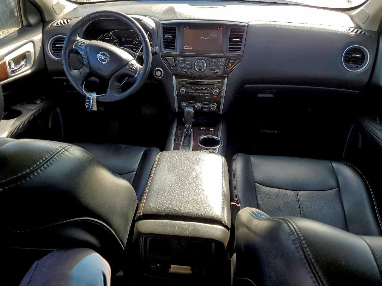 Nissan Pathfinder S Image 9