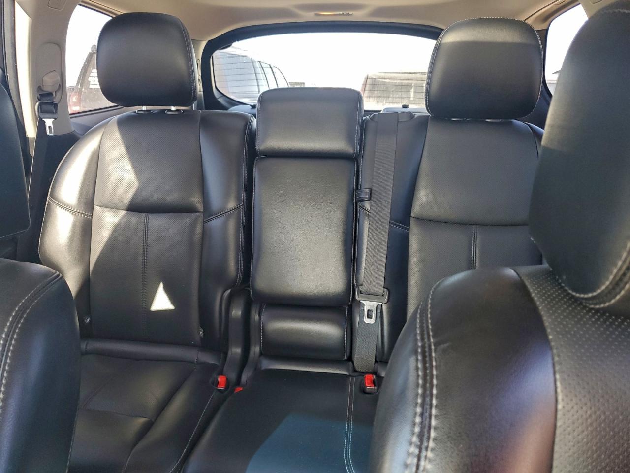 Nissan Pathfinder S Image 12