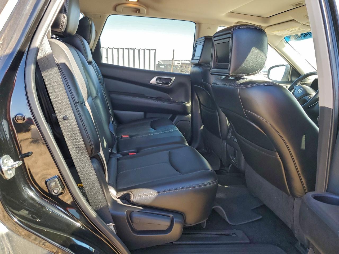 Nissan Pathfinder S Image 6