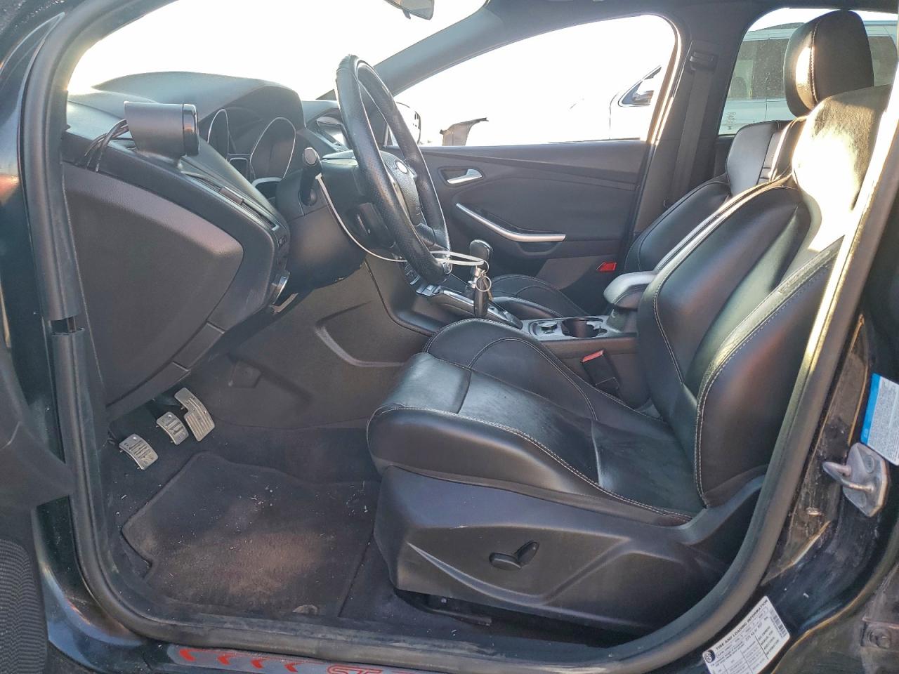 Ford Focus St Image 11