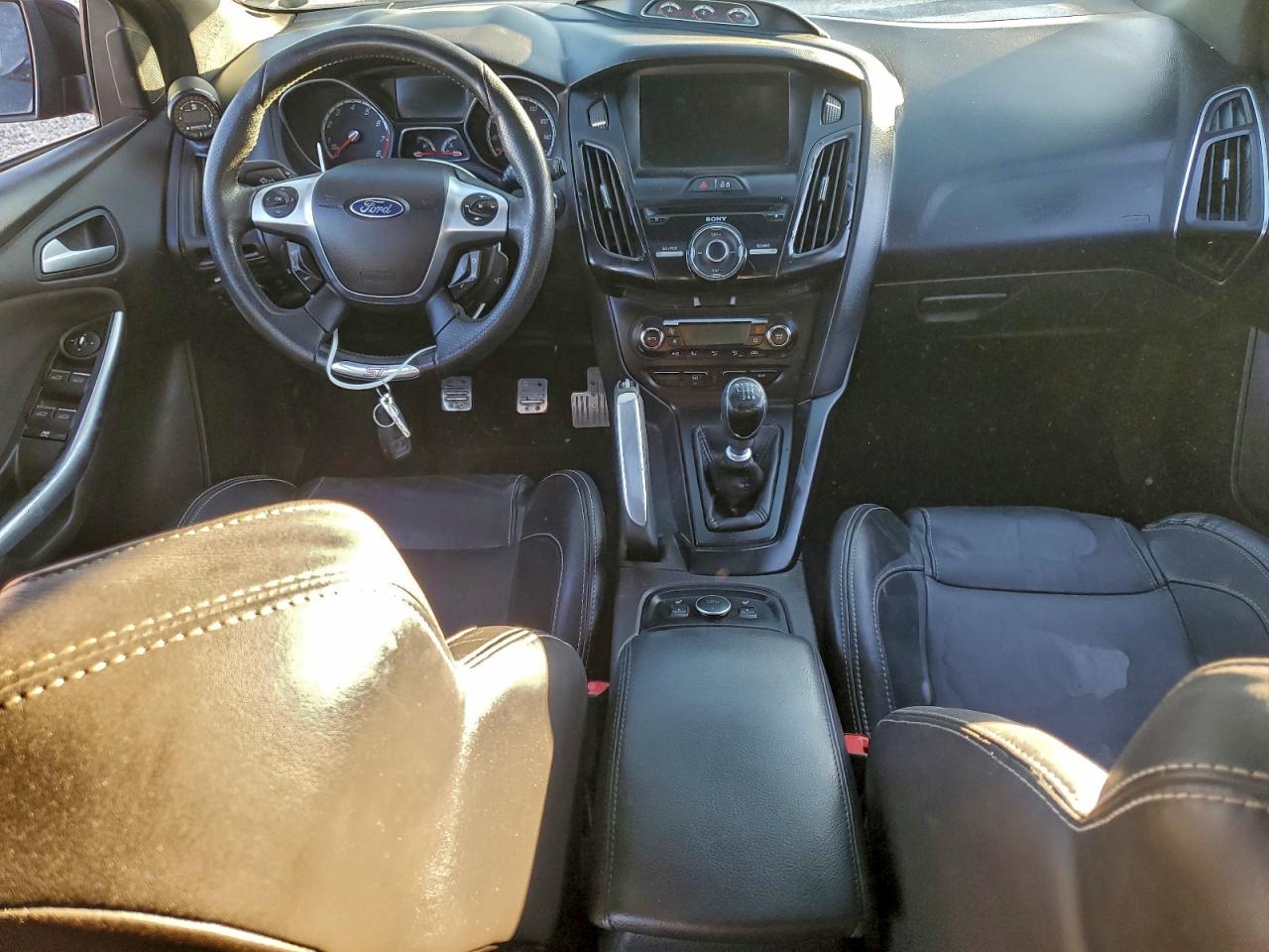 Ford Focus St Image 12