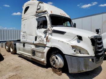 Salvage Freightliner Cascadia 1
