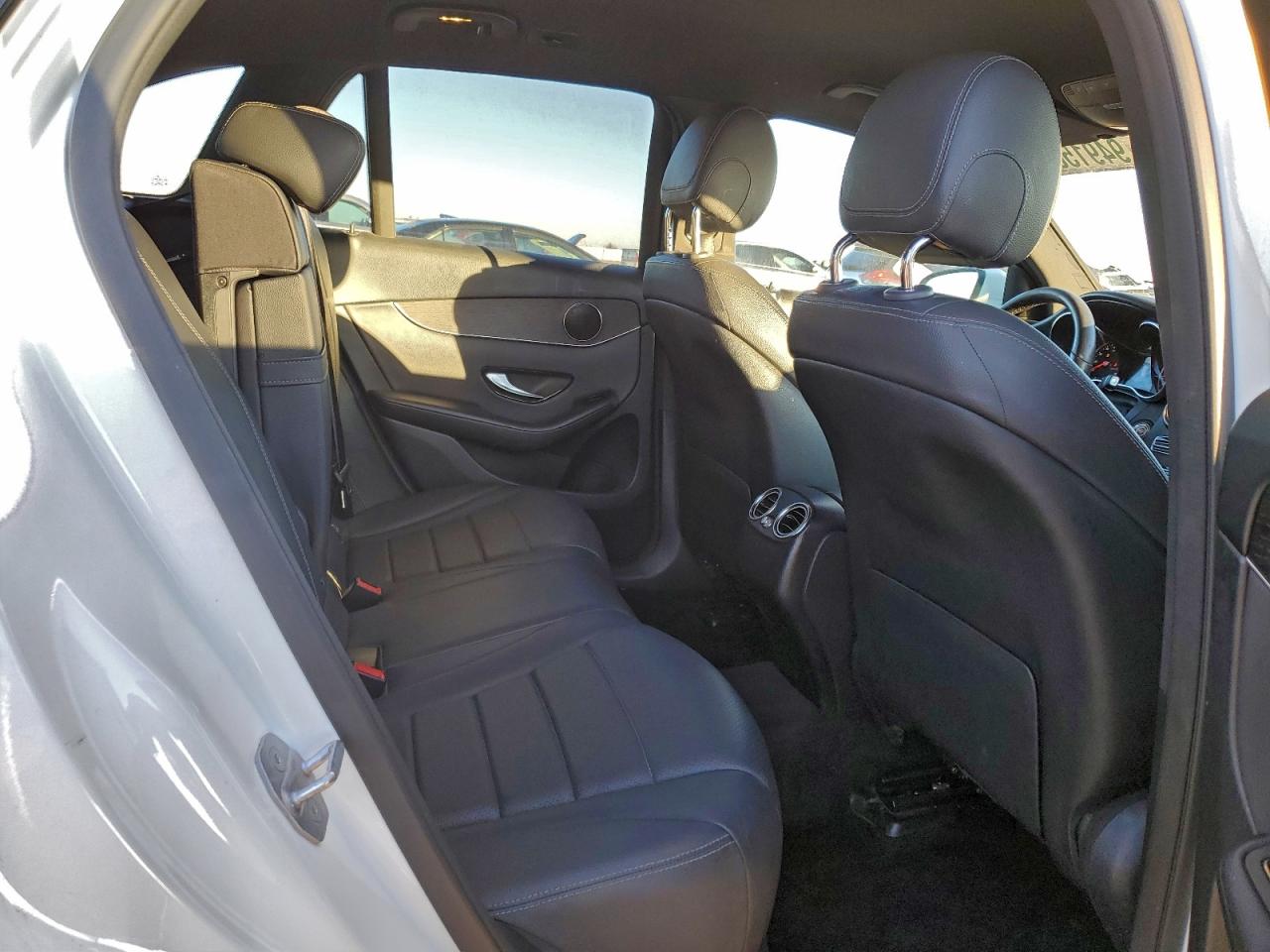 Mercedes-Benz GLC 300 Image 10