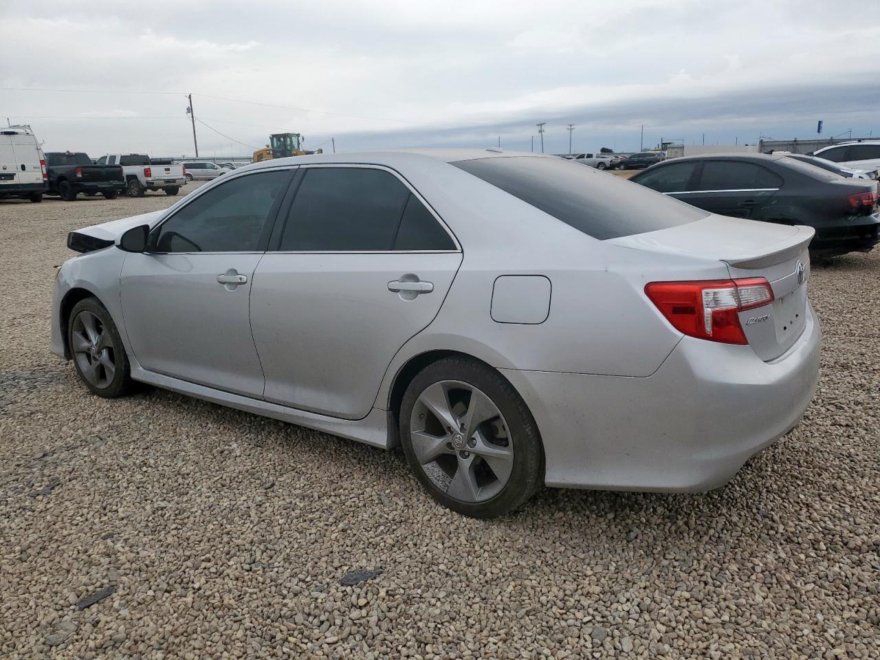 Toyota Camry Se Image 10