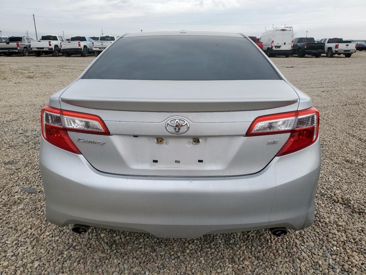 Toyota Camry Se Image 4