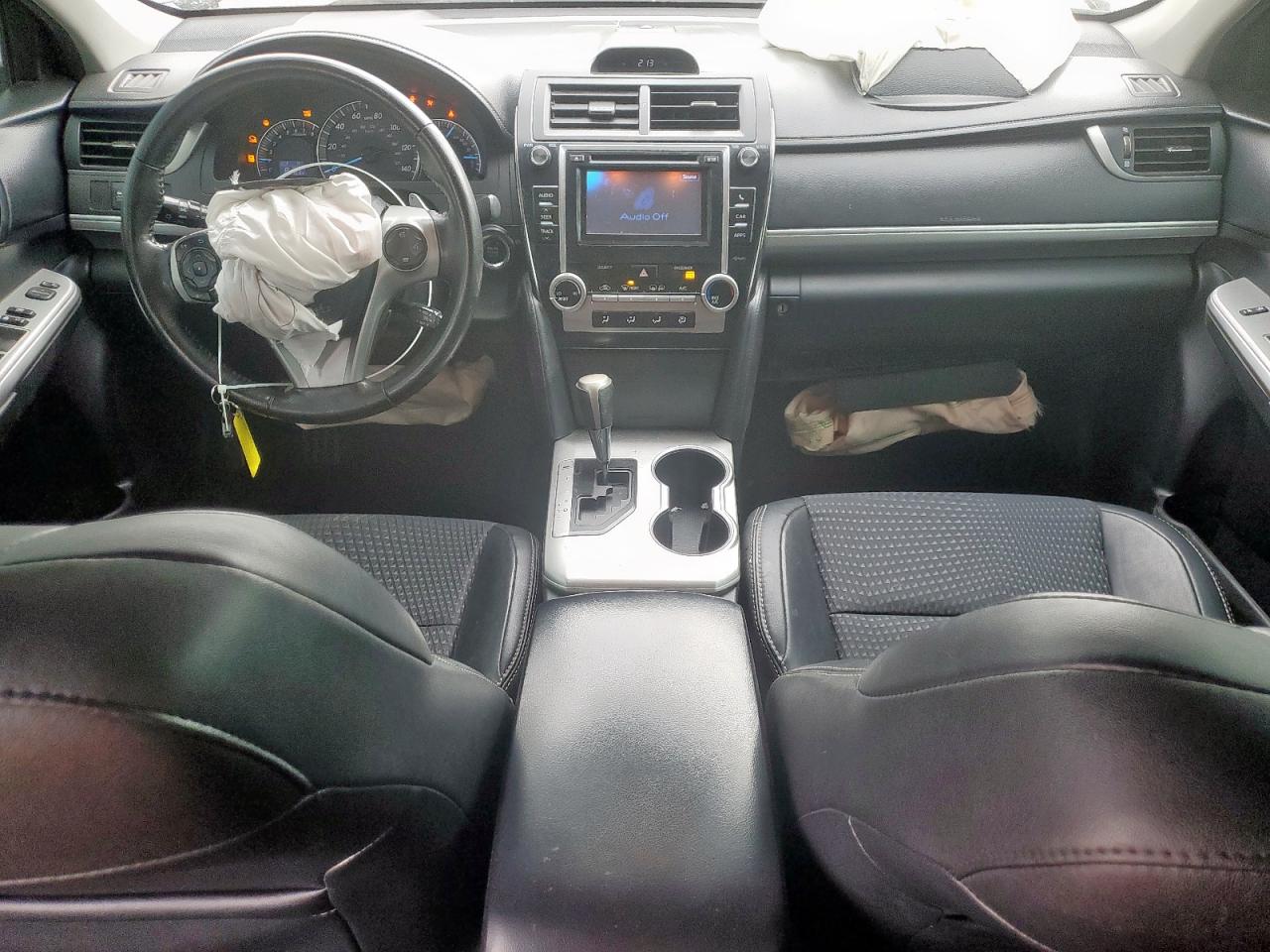 Toyota Camry Se Image 9