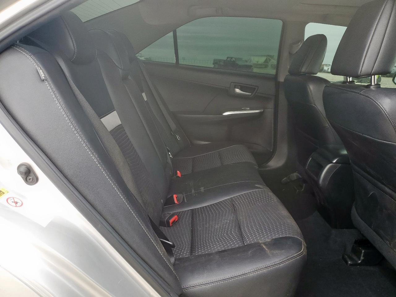 Toyota Camry Se Image 6