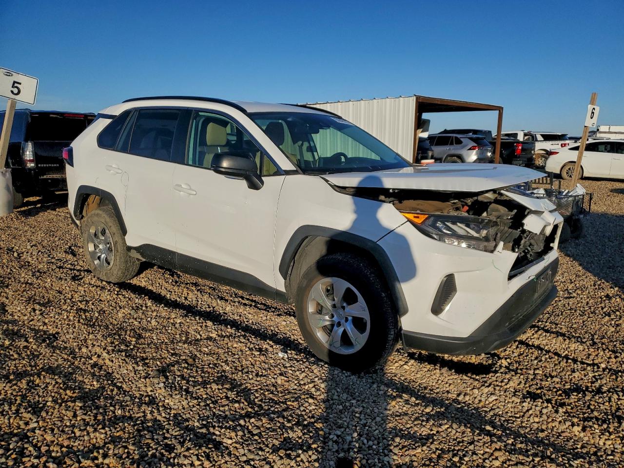 Toyota RAV4 Le Image 11