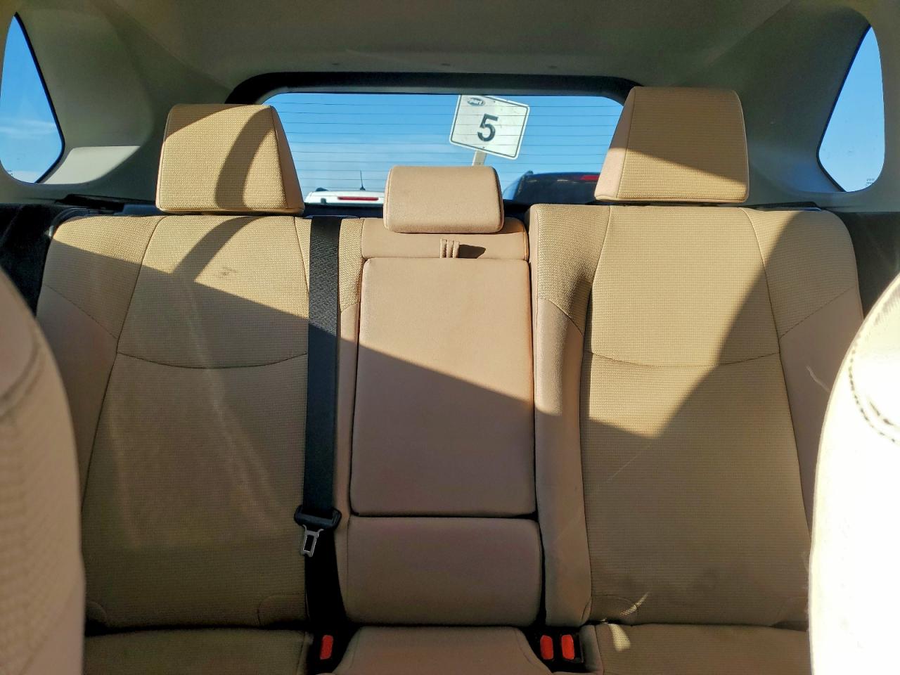 Toyota RAV4 Le Image 5