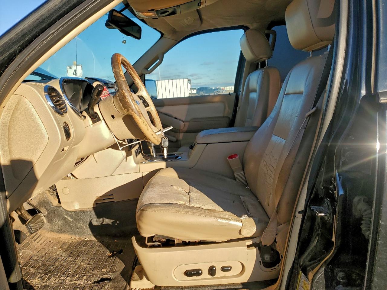 Ford Explorer Limited Image 10