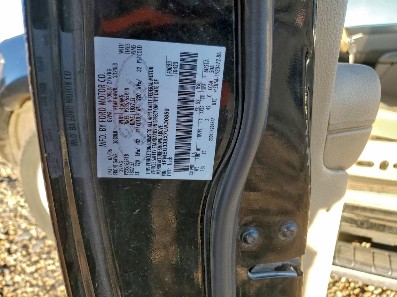 Ford Explorer Limited Image 5