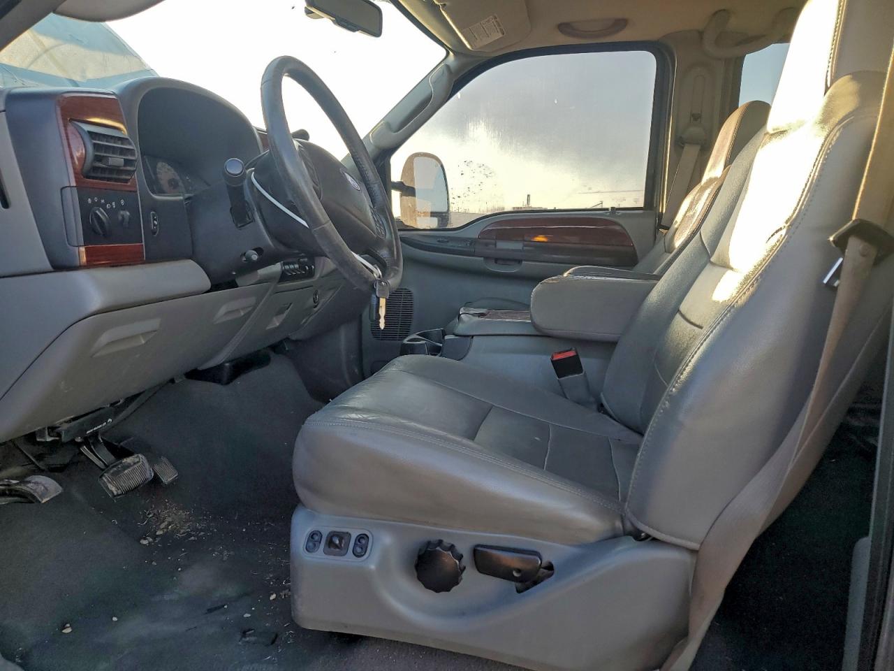 Ford F-250 Super Duty Image 12