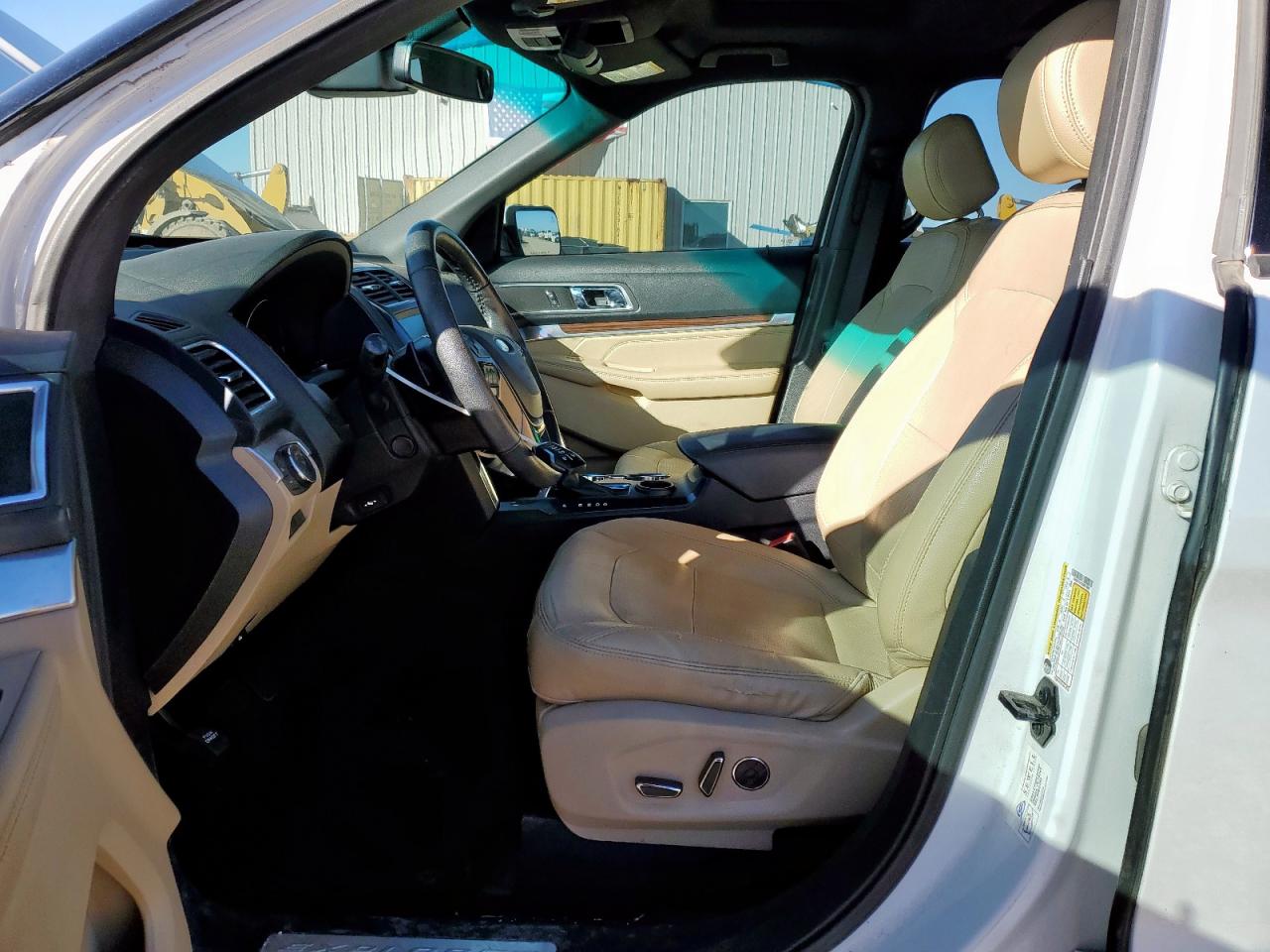 Ford Explorer Limited Image 4