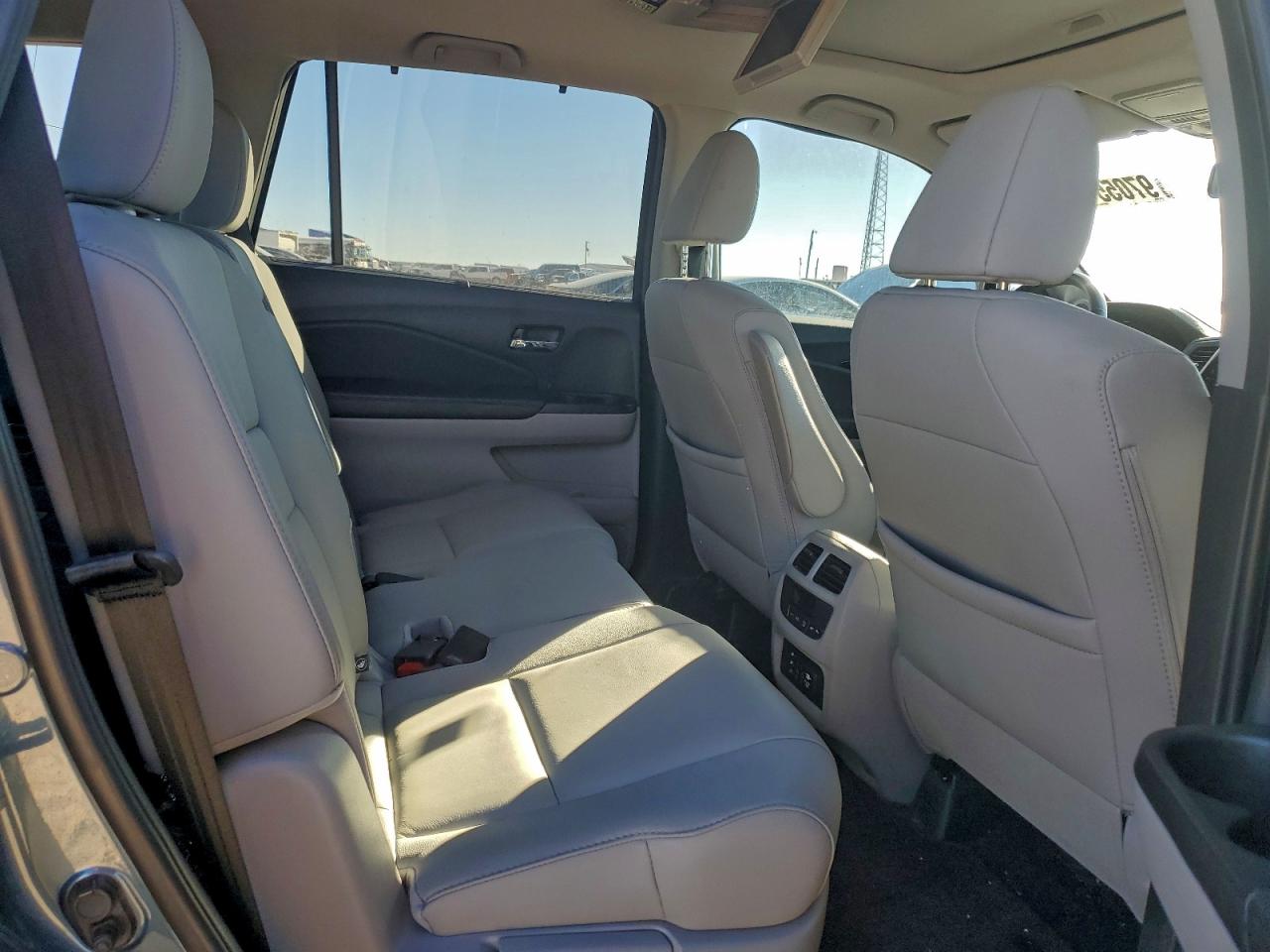 Honda Pilot Touring Image 10