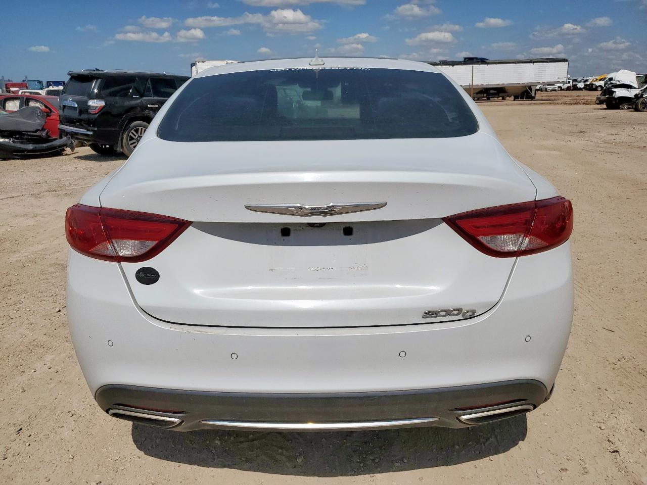 Chrysler 200 C Image 6
