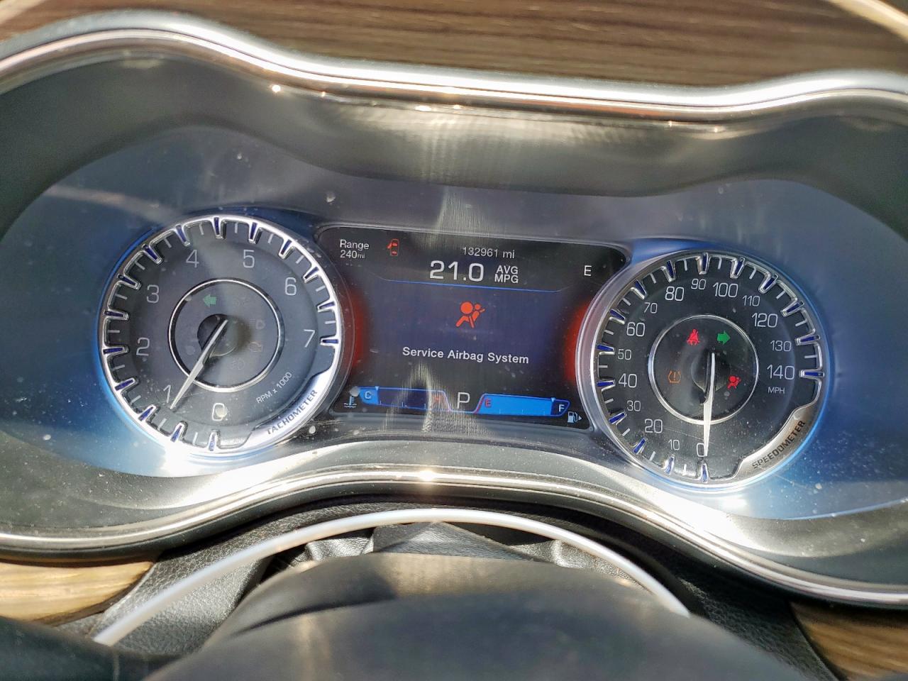 Chrysler 200 C Image 4