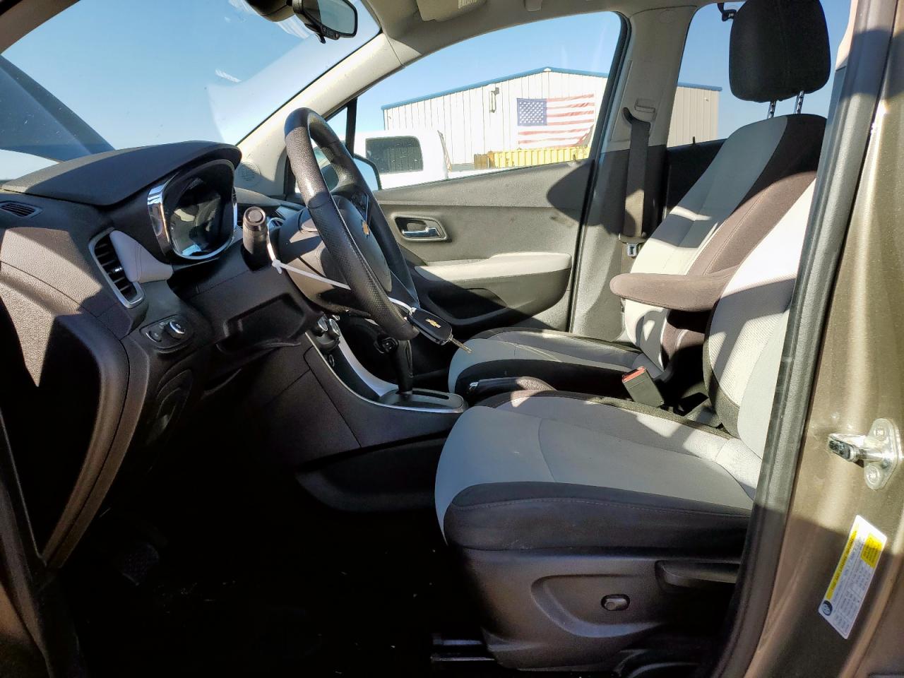 Chevrolet Trax Ls Image 3