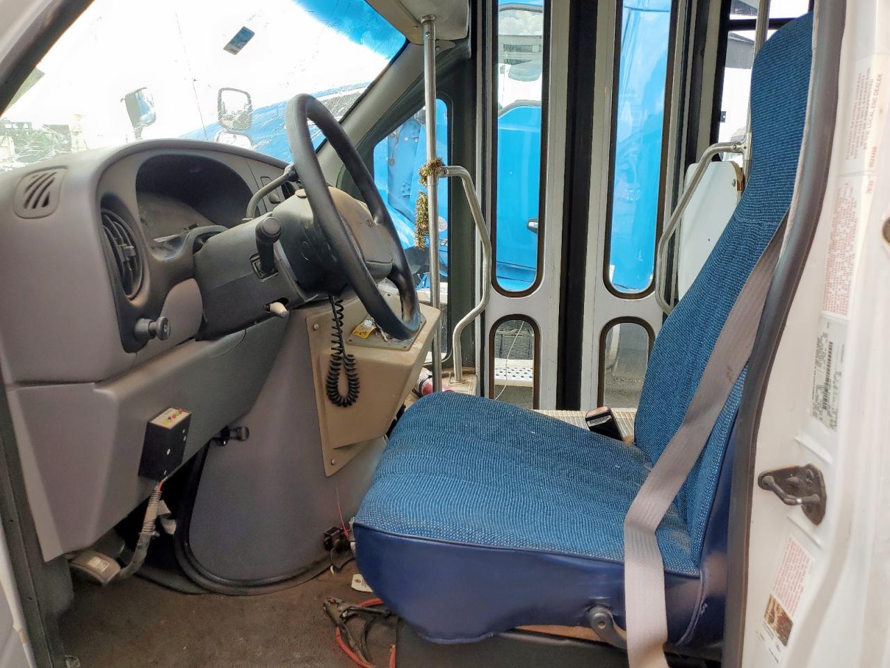 Ford Econoline E450 Super Duty Cutaway Van Rv Image 4