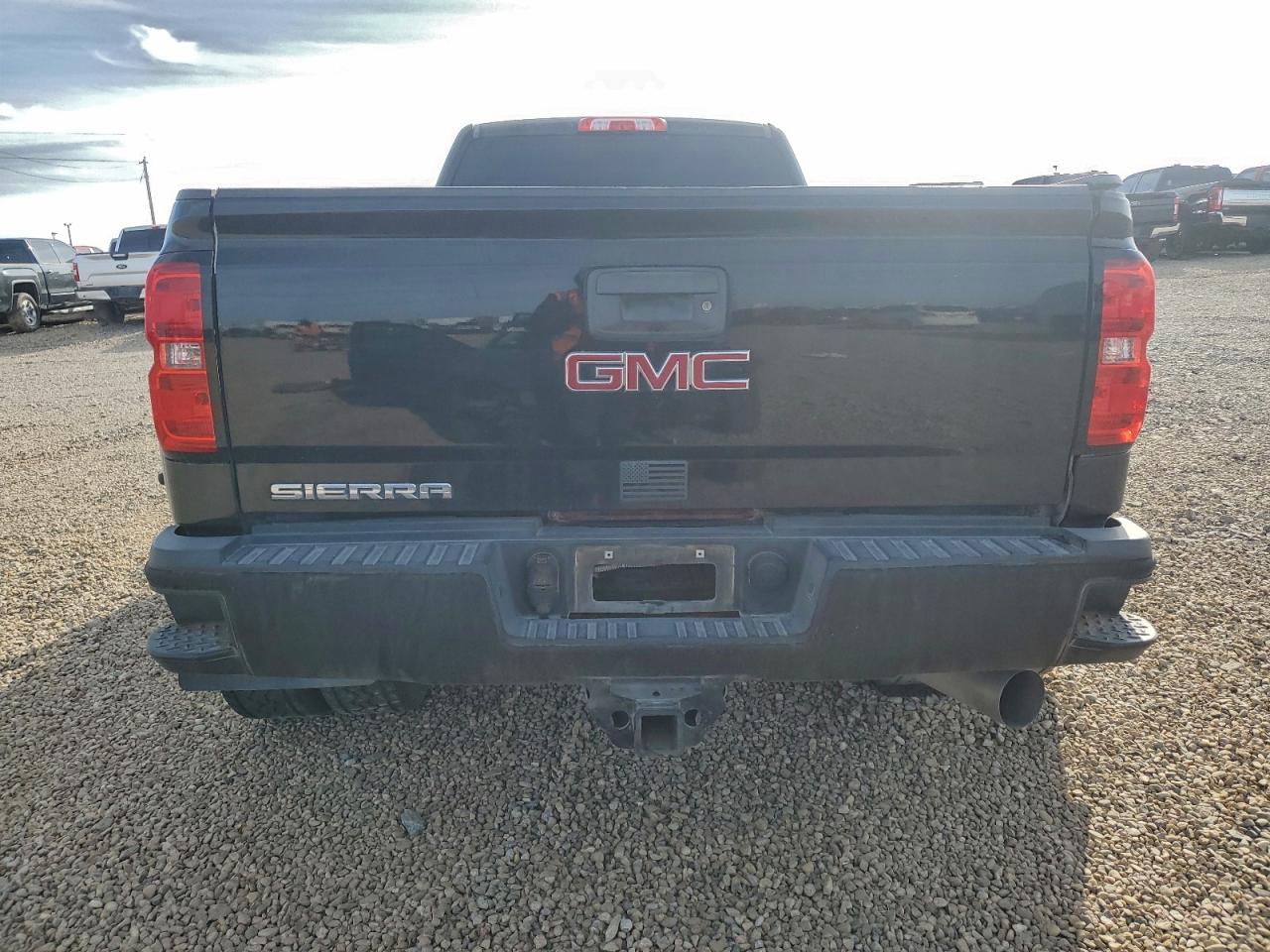 GMC Sierra K3500 Image 2