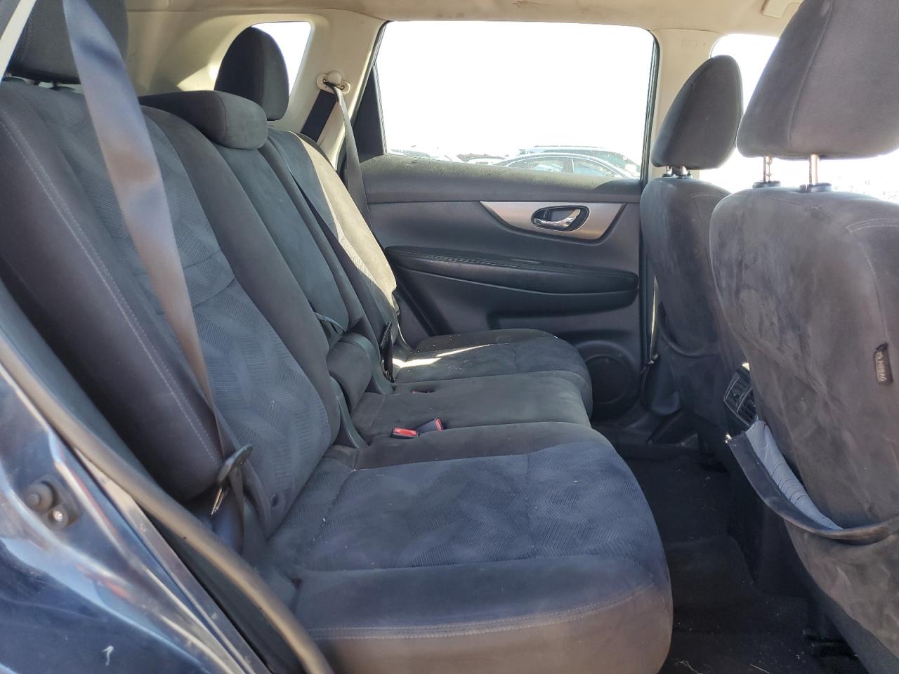 Nissan Rogue S Image 2