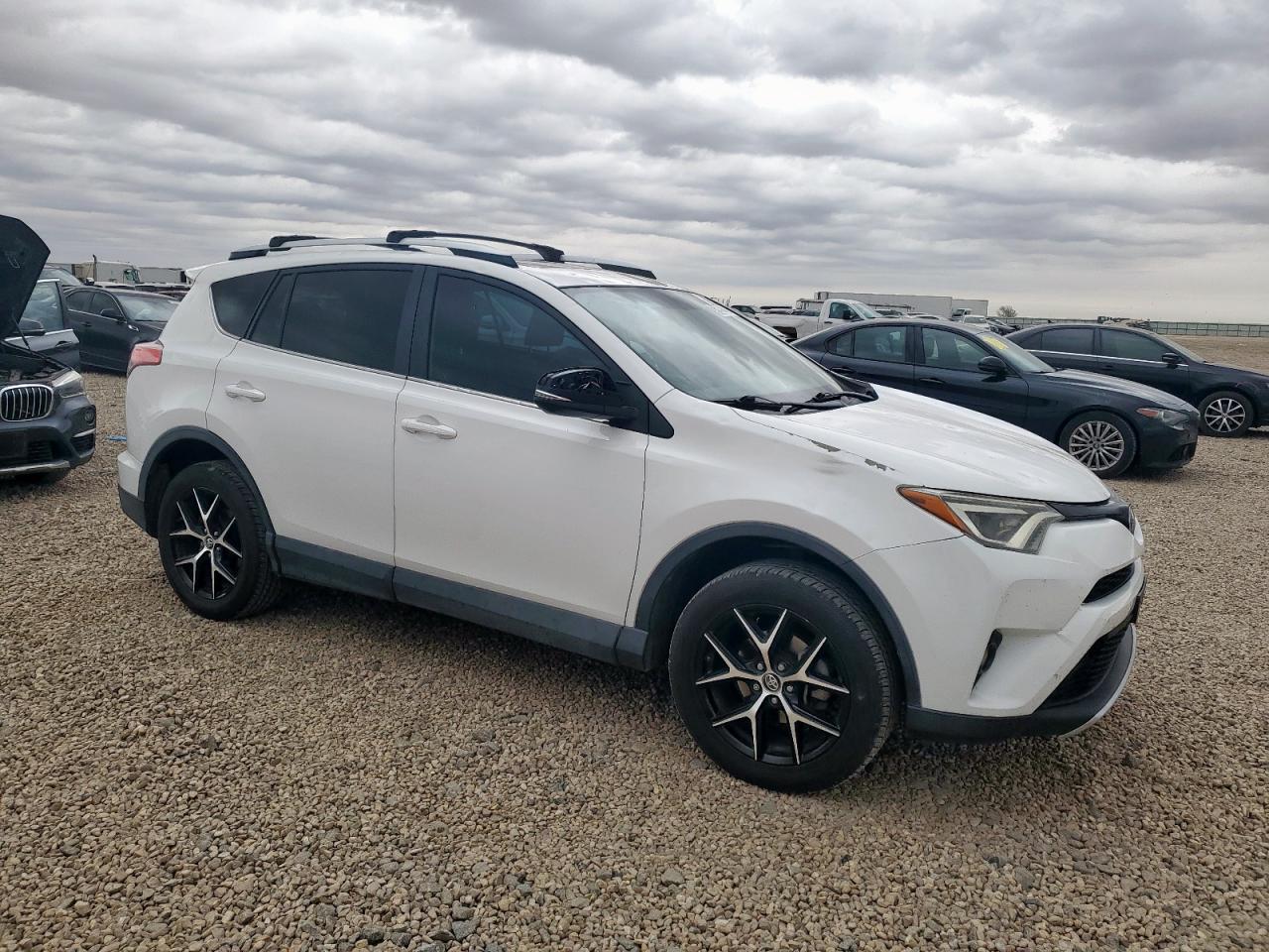 Toyota RAV4 Se Image 11