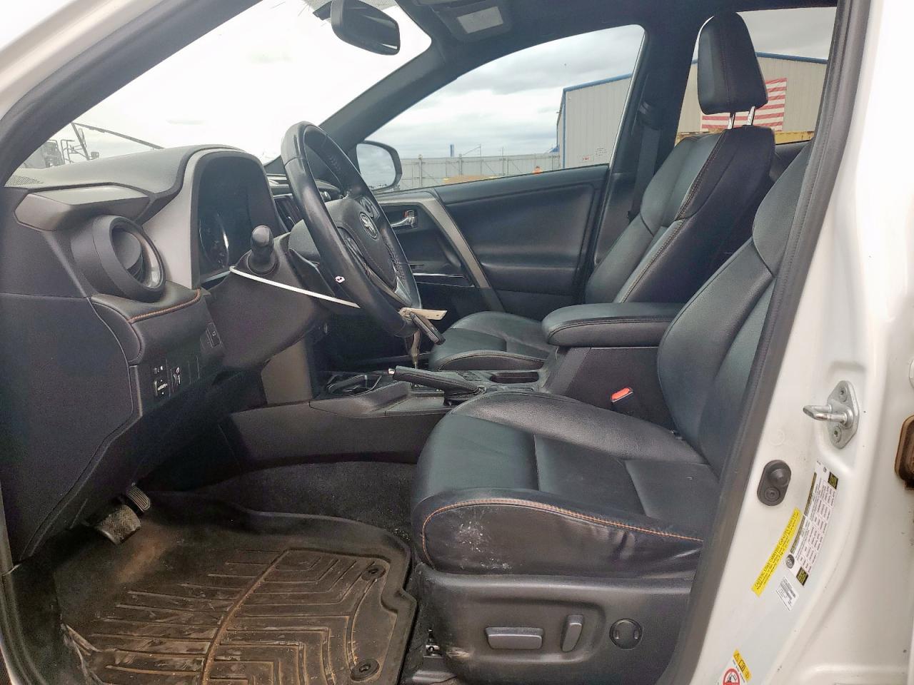 Toyota RAV4 Se Image 13