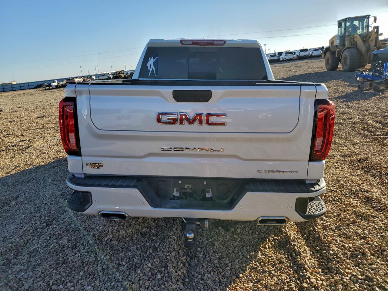 GMC Sierra K1500 Denali Image 2