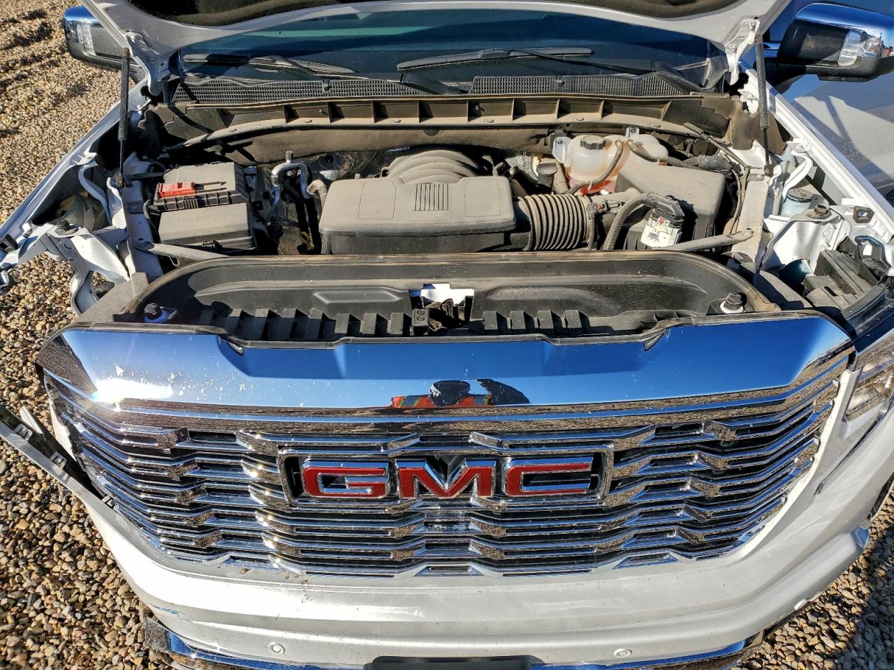 GMC Sierra K1500 Denali Image 9