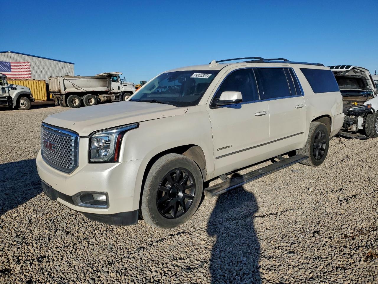 GMC Yukon Denali Image 1