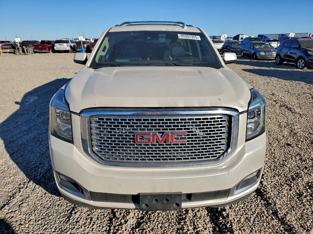 GMC Yukon Denali Image 10