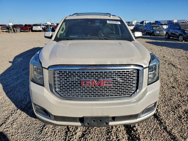 GMC Yukon Denali Image 10