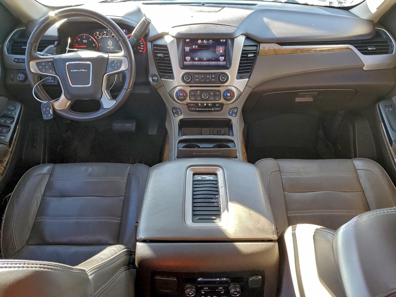 GMC Yukon Denali Image 12