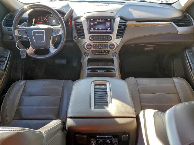 GMC Yukon Denali Image 12