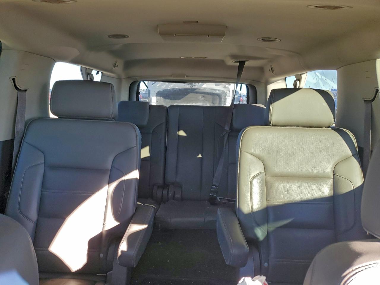 GMC Yukon Denali Image 2