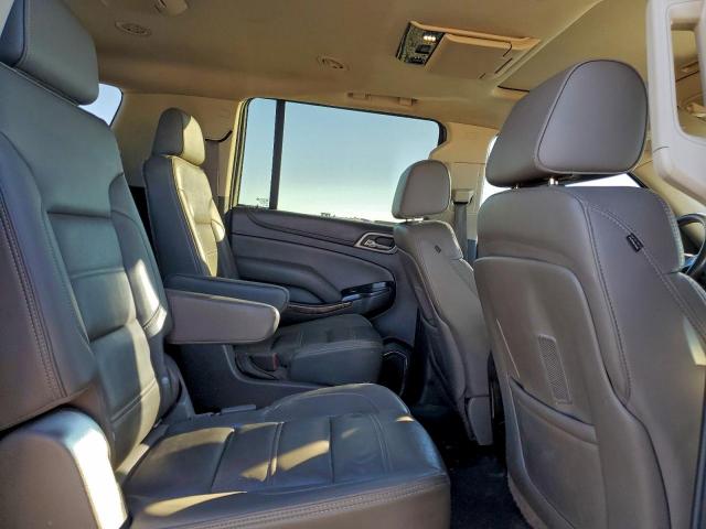 GMC Yukon Denali Image 3