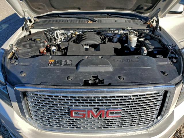 GMC Yukon Denali Image 4