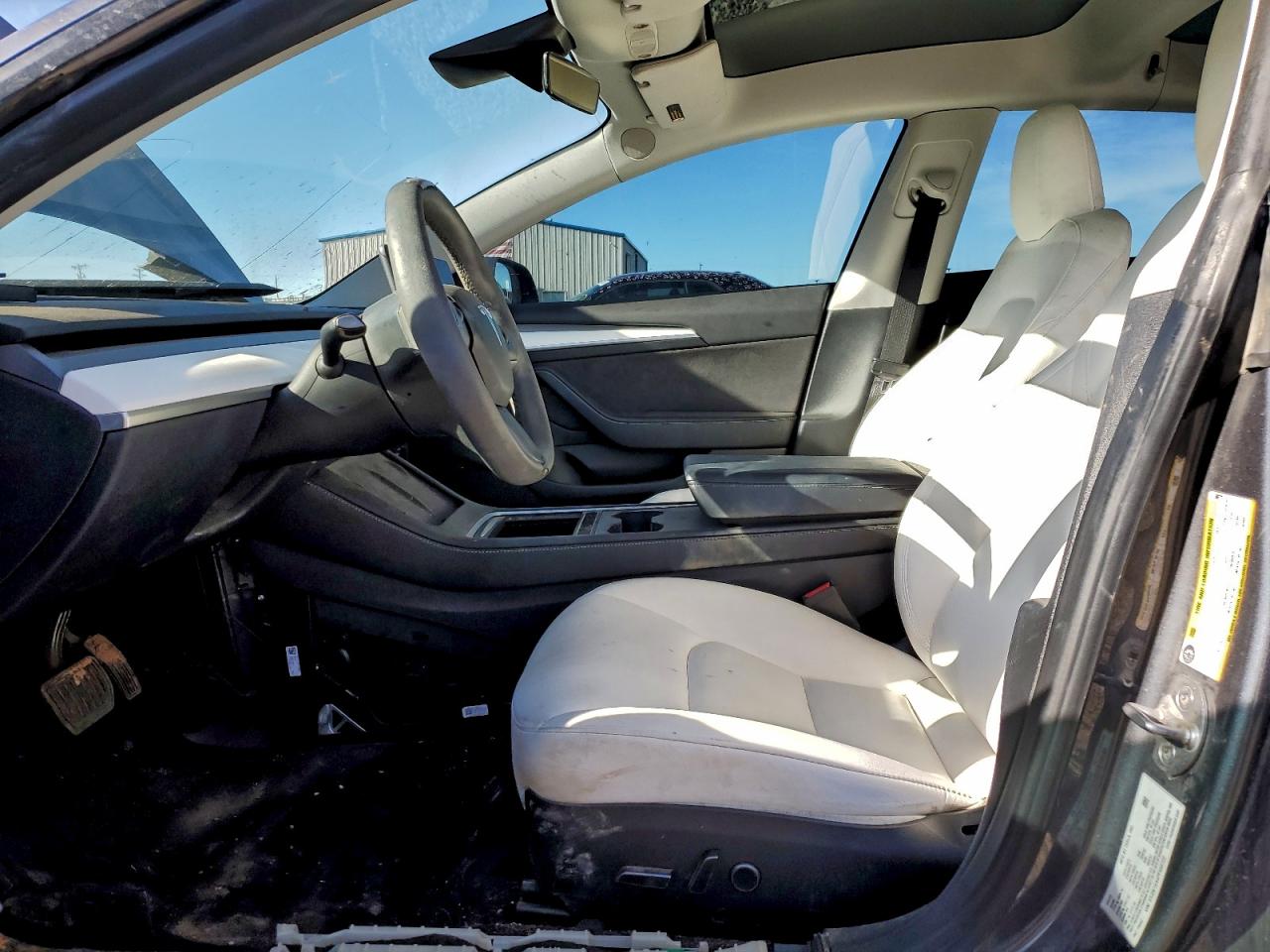 Tesla Model 3 Image 9