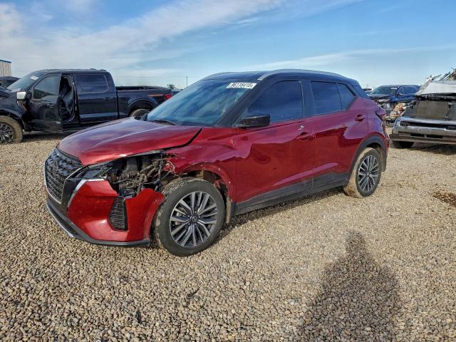  Salvage Nissan Kicks