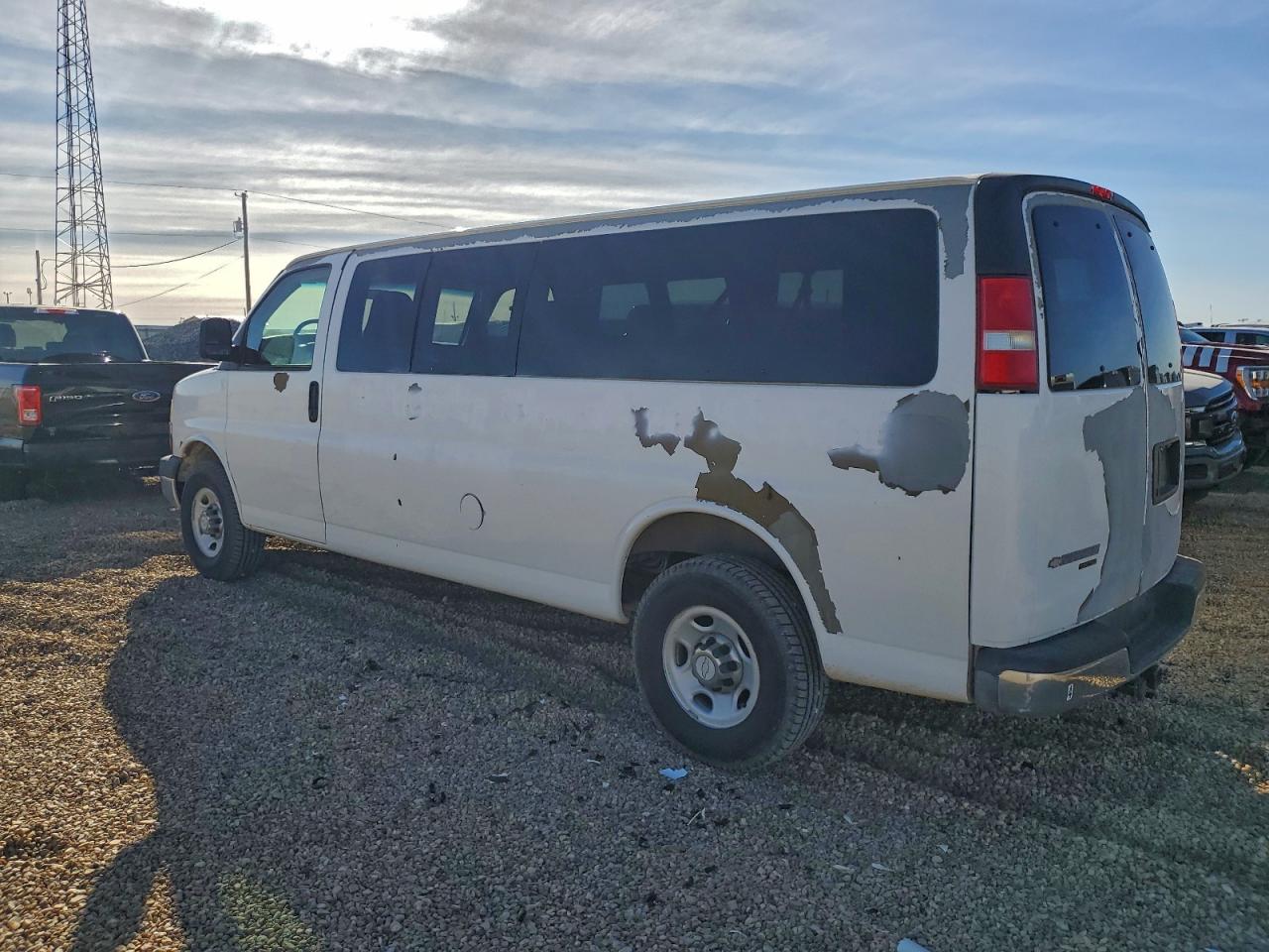 Chevrolet Express Image 4