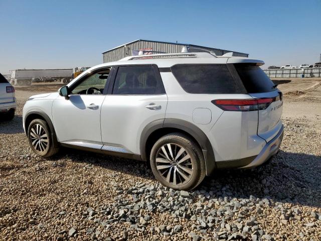 Nissan Pathfinder Platinum Image 4