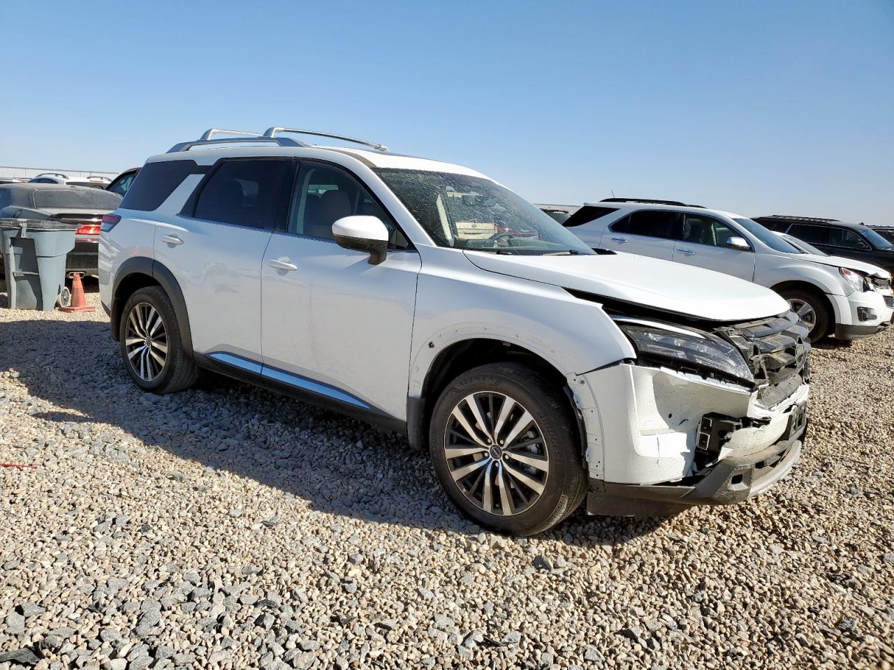 Nissan Pathfinder Platinum Image 8