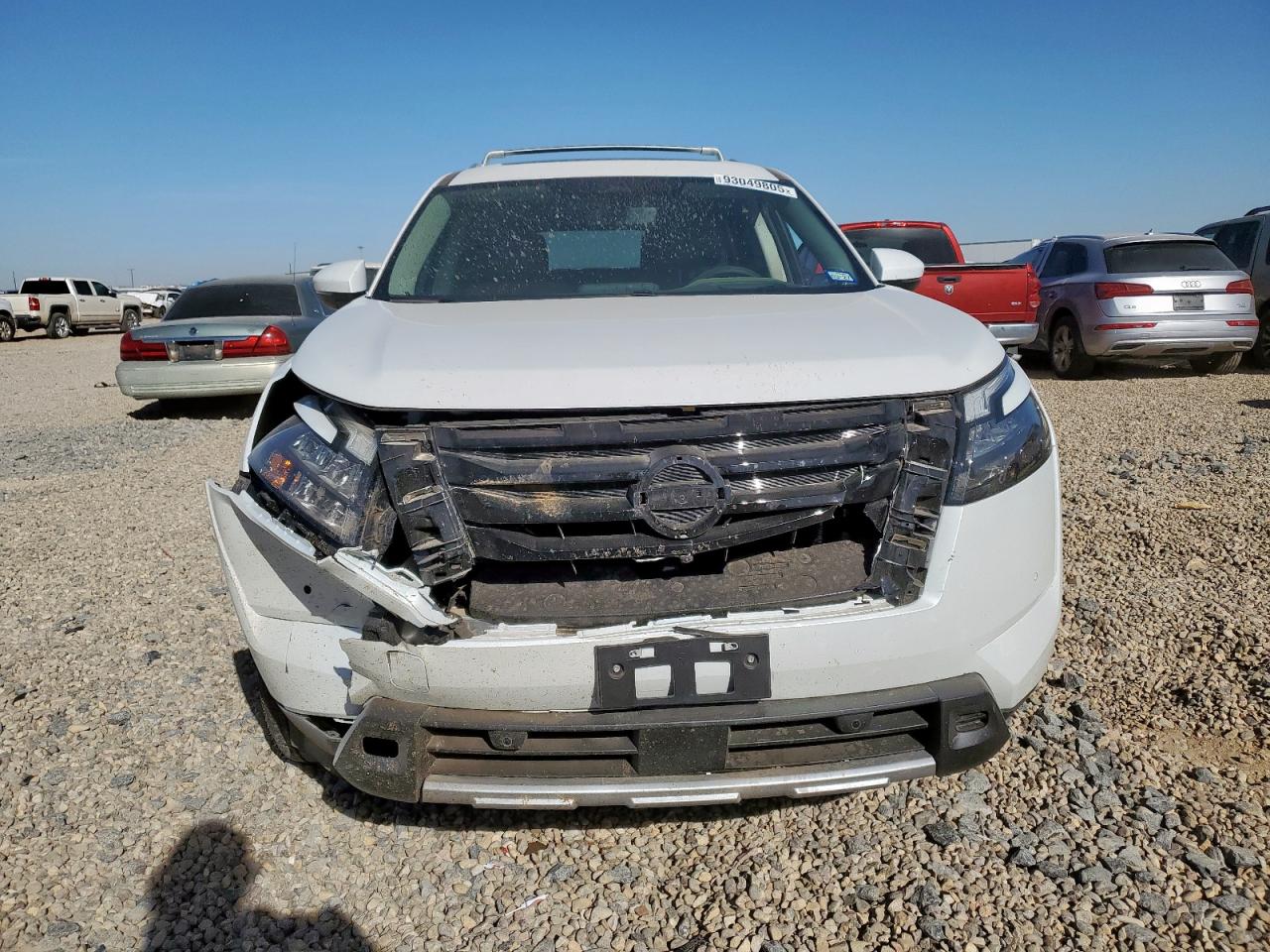 Nissan Pathfinder Platinum Image 6