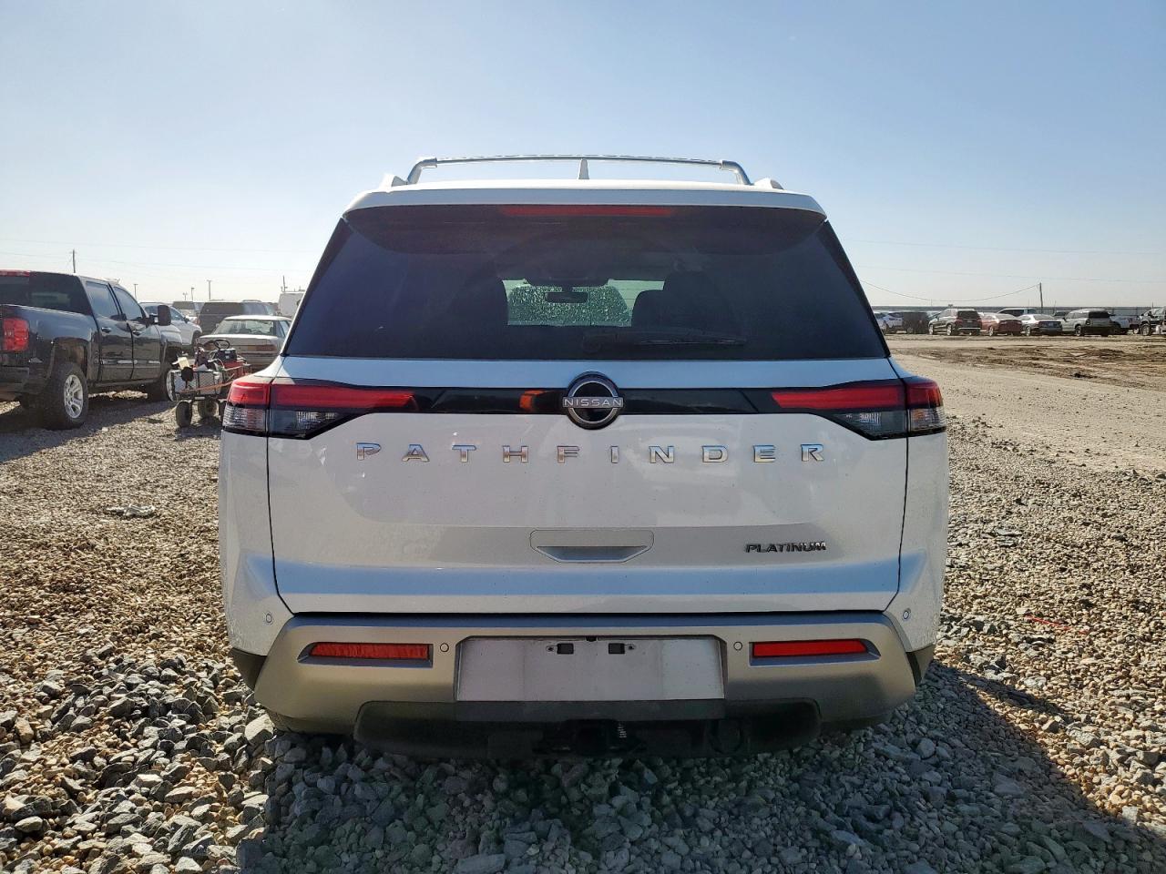 Nissan Pathfinder Platinum Image 5