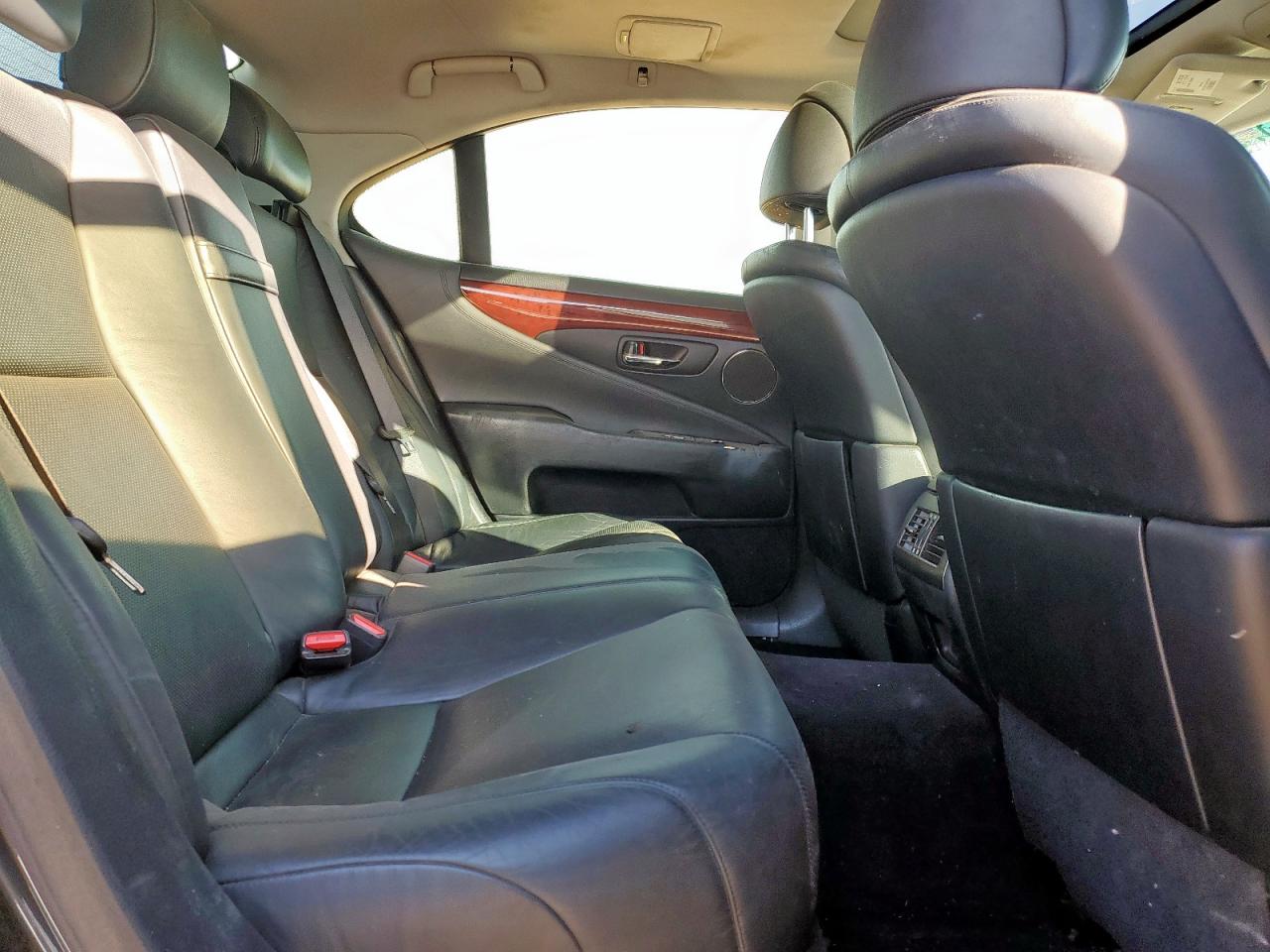 Lexus LS 460 Image 10