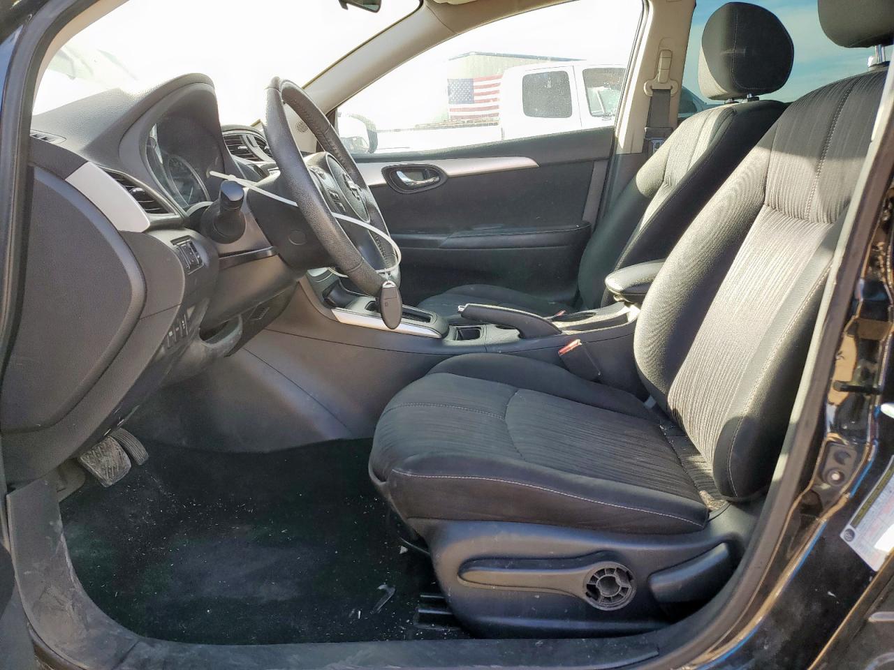 Nissan Sentra S Image 9