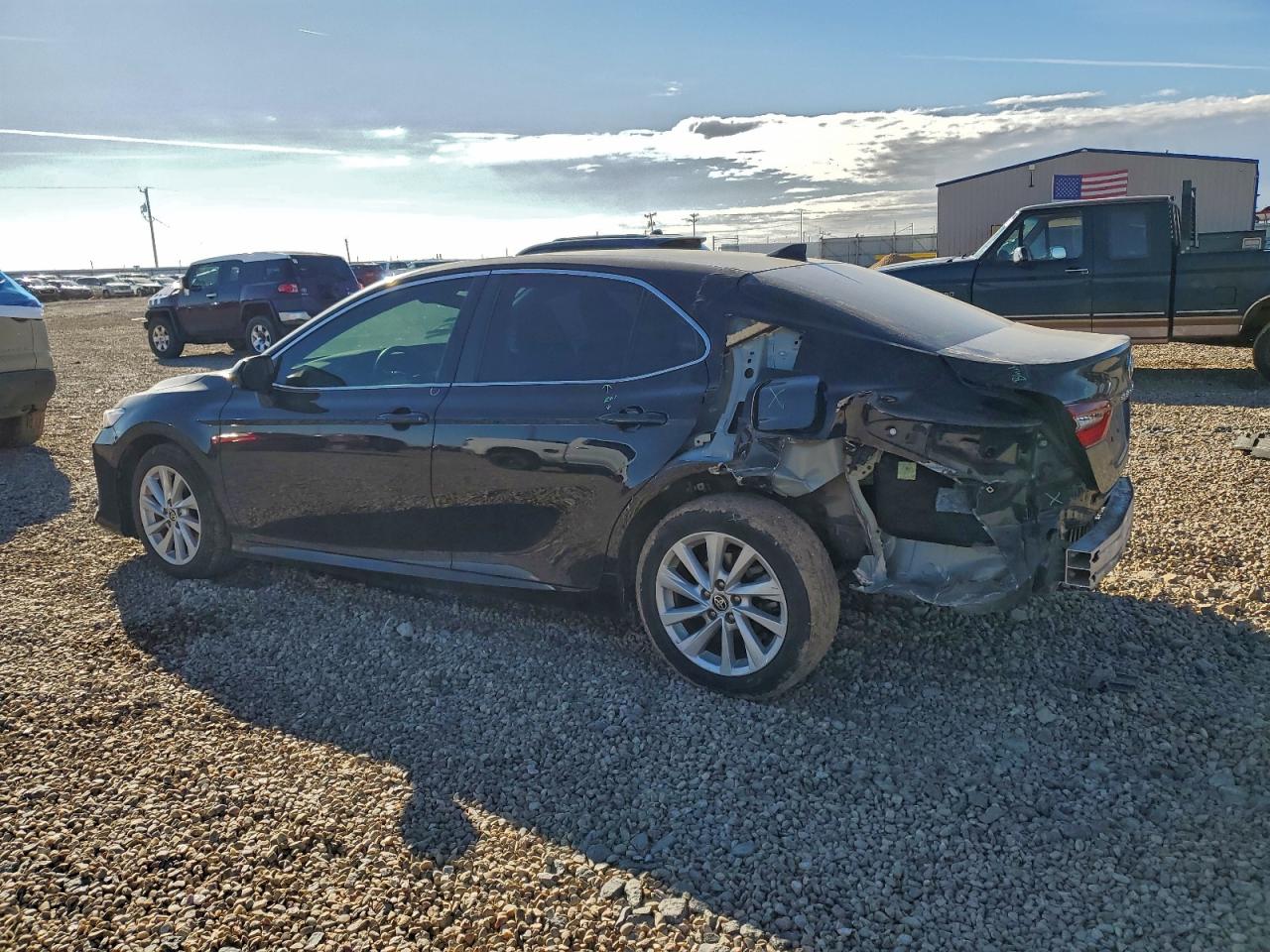 Toyota Camry Le Image 3