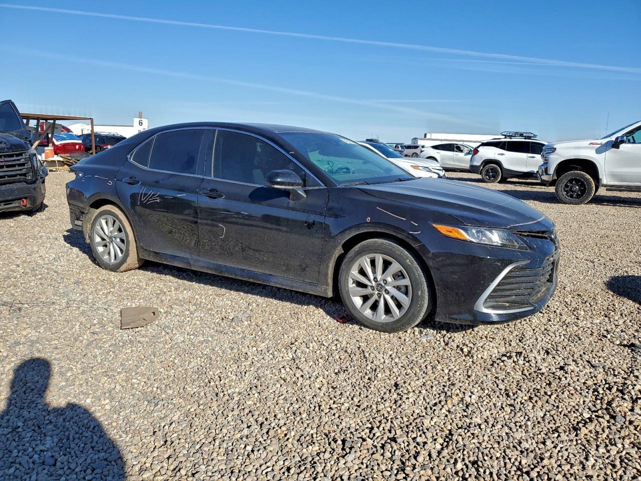 Toyota Camry Le Image 2